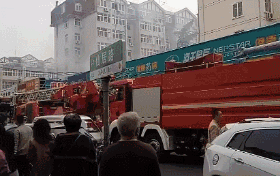 突發(fā)！青島一居民樓發(fā)生爆燃！已造1人死亡，7人受傷！3公里外有震感…