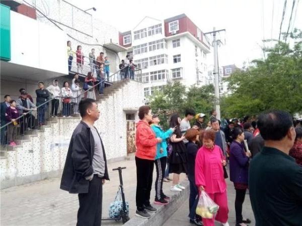 突發(fā)！青島一居民樓發(fā)生爆燃！已造1人死亡，7人受傷！3公里外有震感…